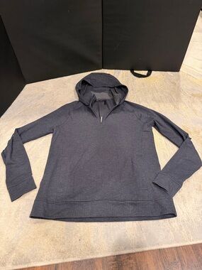 kjus Men's Inverness Hoodie size S dark heather grey in EUC 
$209 retail